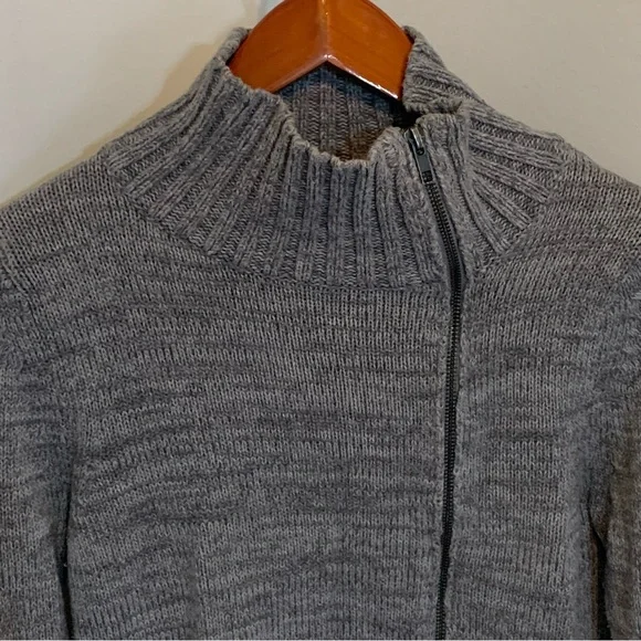 Victoria’s Secret Mock Turtleneck / Cardigan Sweater - Picture 2 of 9